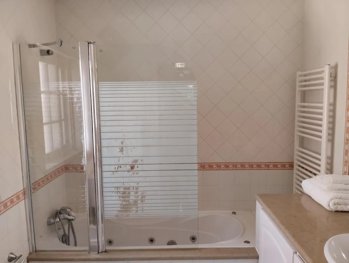 Villa Privee Cascaes Bed and breakfast